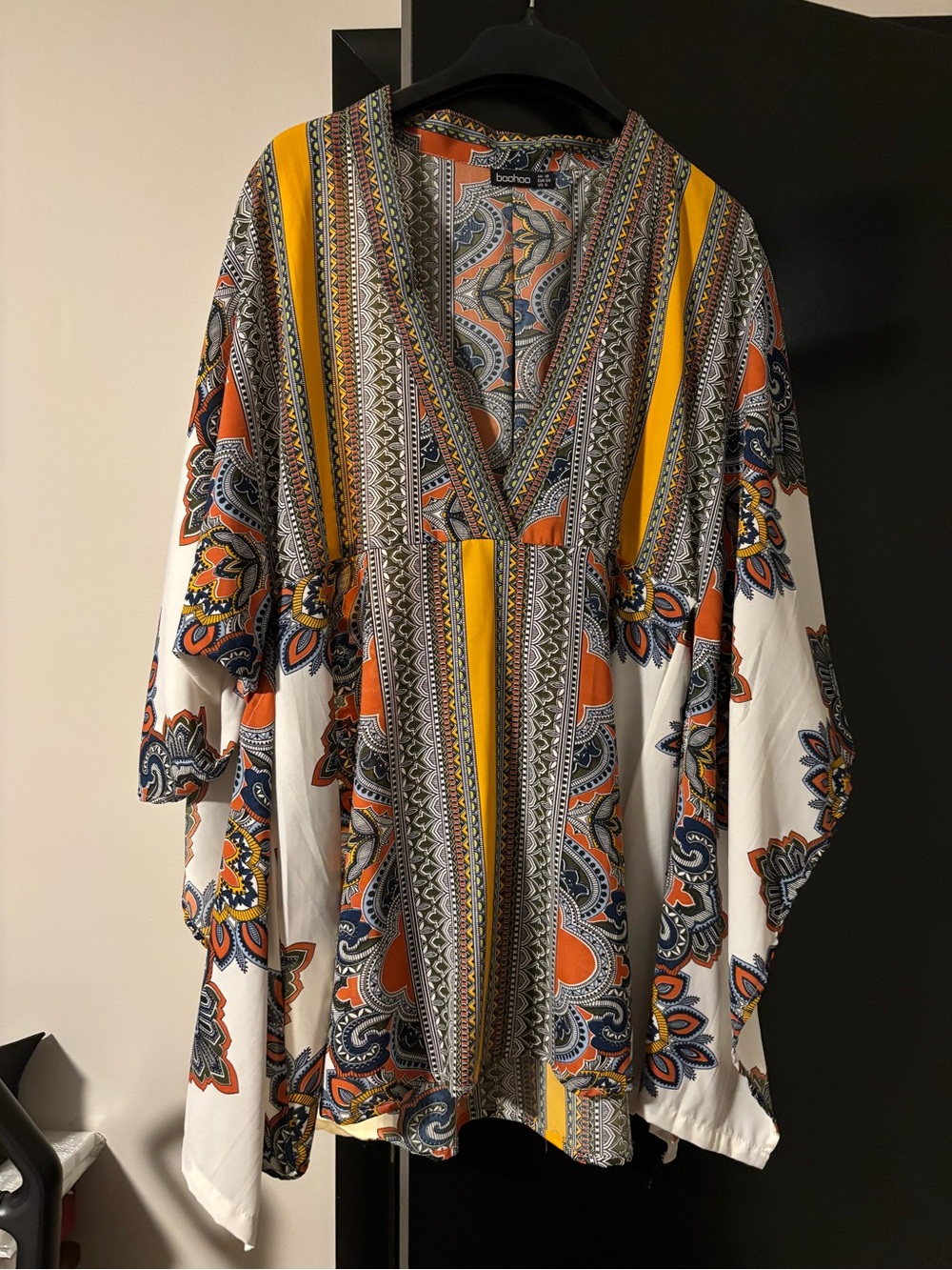 Boohoo Paisley V-Neck Asymmetrical Top 6 NWOT